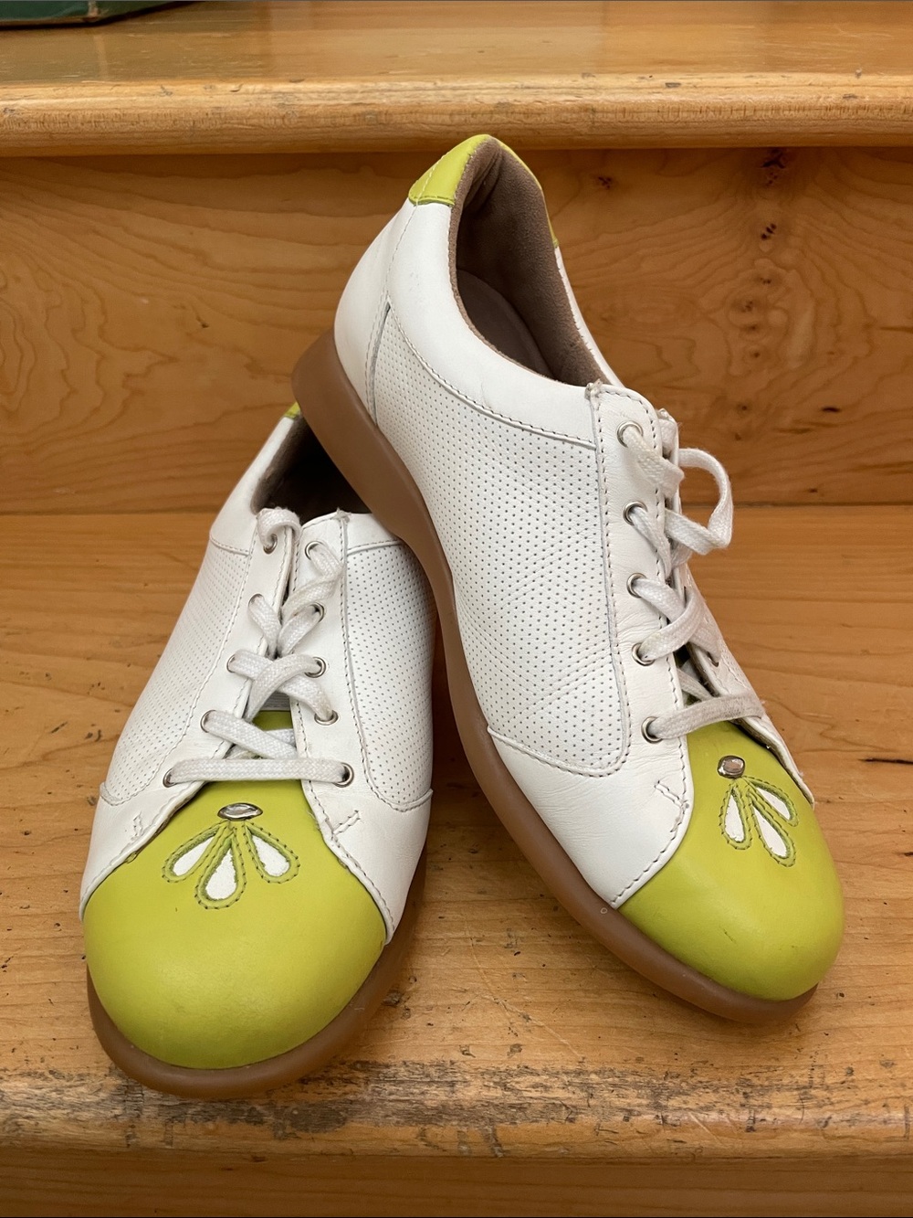 Sandbaggers Deb Citron Golf Shoes Size 6.5
White/Green Leather Spikeless